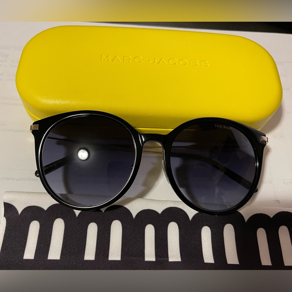 Marc Jacobs black sunglasses with case and cleaning cloth. Marc 552/G/S